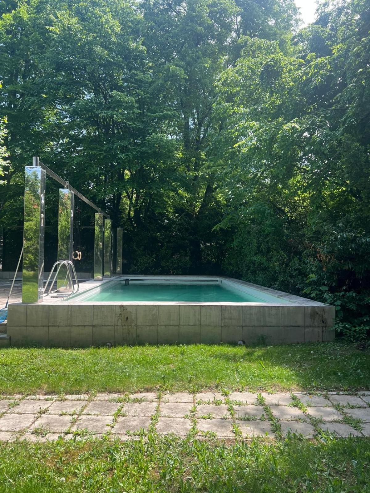 Unique In A Dream Location Apartment